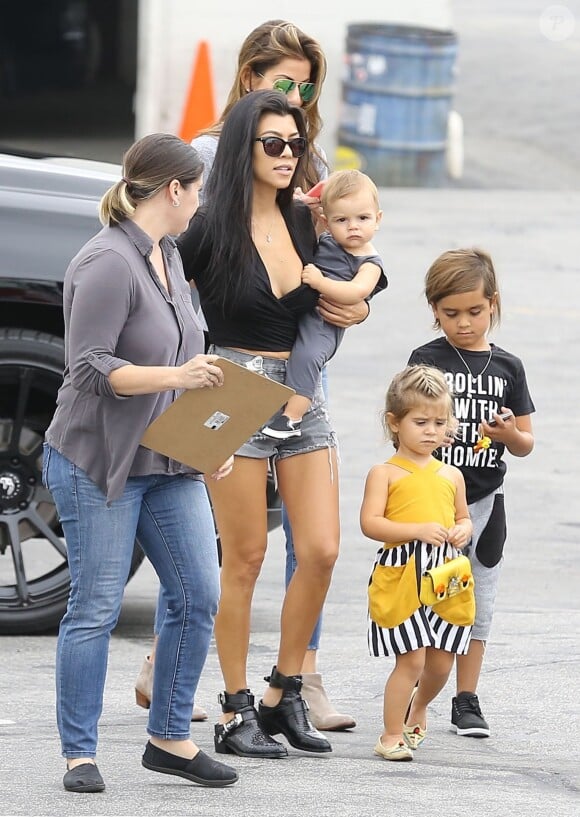 Kourtney Kardashian emmène ses enfants Penelope, Mason et Reign Aston faire du karting à Burbank. Le 16 octobre 2015