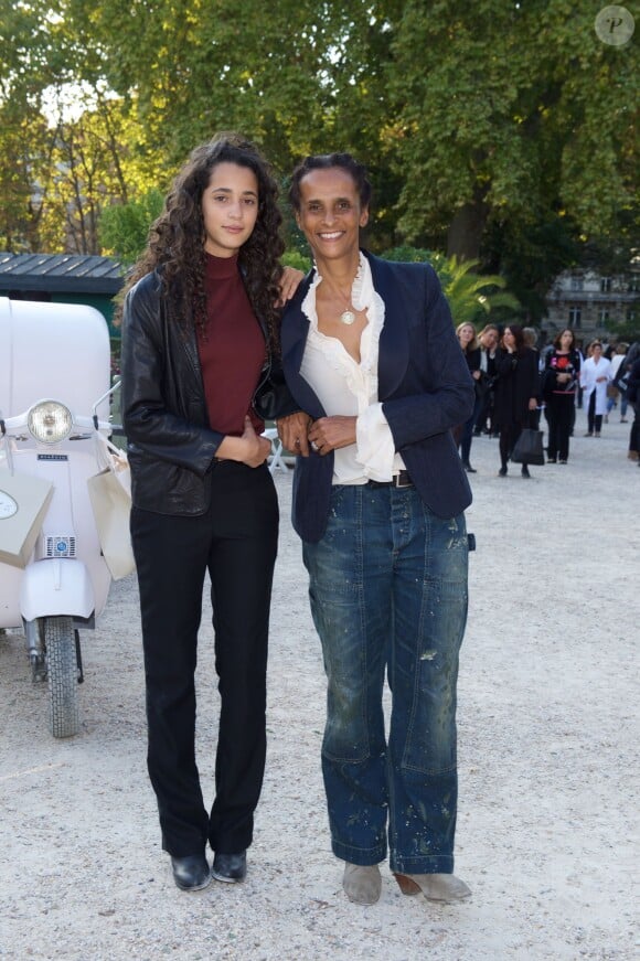 Karine Silla et sa fille Iman Pérez - Défilé Bonpoint à l'Orangerie du Jardin du Luxembourg à l'occasion des 40 ans de la marque le 3 octobre 2015