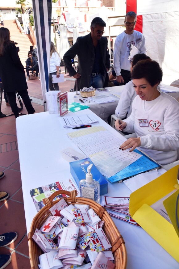 Image de l'opération de dépistage du VIH Test in the City, soutenue par la princesse Stéphanie, sur la promenade Honoré II devant le centre commercial de Fontvieille à Monaco le 25 novembre 2015. © Bruno Bebert / BestImage