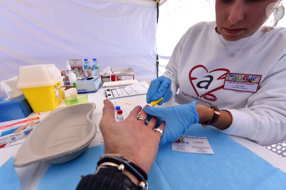 Image de l'opération de dépistage du VIH Test in the City, soutenue par la princesse Stéphanie, sur la promenade Honoré II devant le centre commercial de Fontvieille à Monaco le 25 novembre 2015. © Bruno Bebert / BestImage