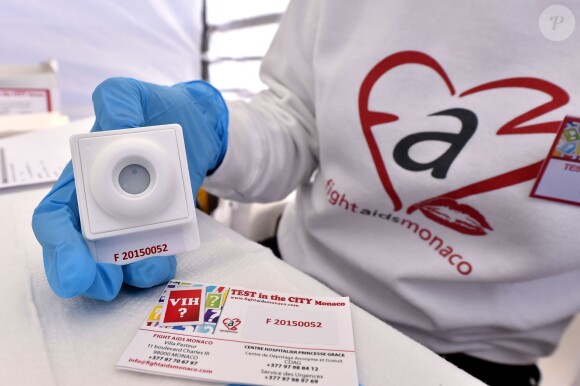 Image de l'opération de dépistage du VIH Test in the City, soutenue par la princesse Stéphanie, sur la promenade Honoré II devant le centre commercial de Fontvieille à Monaco le 25 novembre 2015. © Bruno Bebert / BestImage