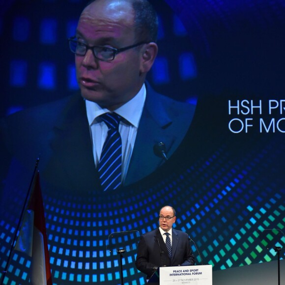 Le prince Albert II de Monaco participe à la cérémonie d'ouverture du forum international "Peace and Sport" à Monaco au Grimaldi Forum à Monaco le 25 novembre 2015. © Bruno Bebert / Bestimage