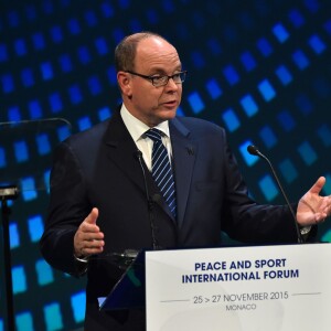 Le prince Albert II de Monaco participe à la cérémonie d'ouverture du forum international "Peace and Sport" à Monaco au Grimaldi Forum à Monaco le 25 novembre 2015. © Bruno Bebert / Bestimage