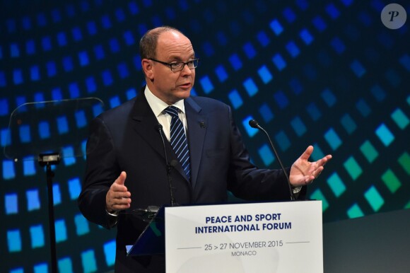 Le prince Albert II de Monaco participe à la cérémonie d'ouverture du forum international "Peace and Sport" à Monaco au Grimaldi Forum à Monaco le 25 novembre 2015. © Bruno Bebert / Bestimage