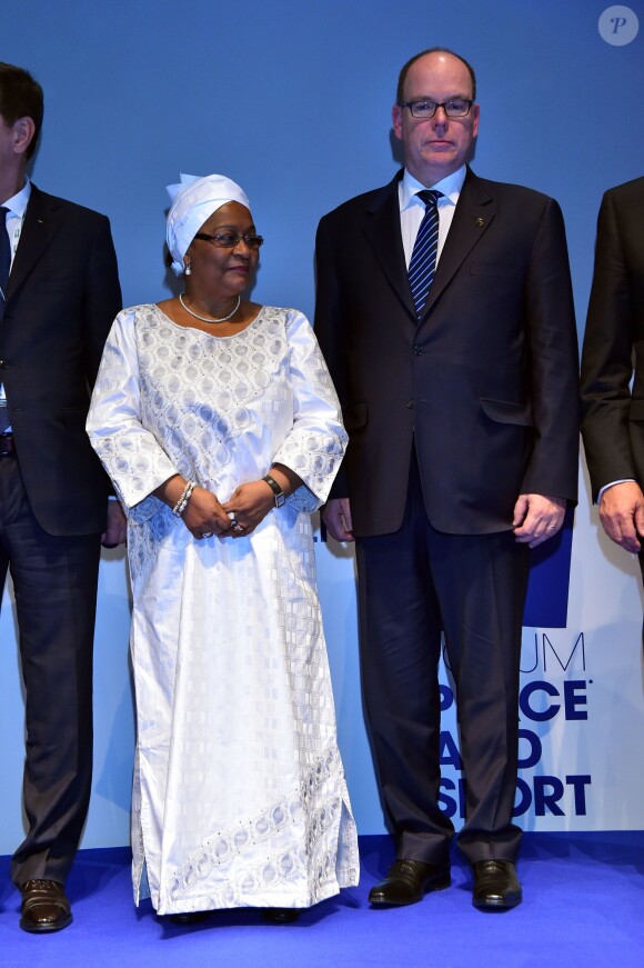 Aminata Maiga Keita, la première dame du Mali, et le prince Albert II de Monaco participaient à la cérémonie d'ouverture du forum international "Peace and Sport" au Grimaldi Forum à Monaco le 25 novembre 2015. © Bruno Bebert / Bestimage