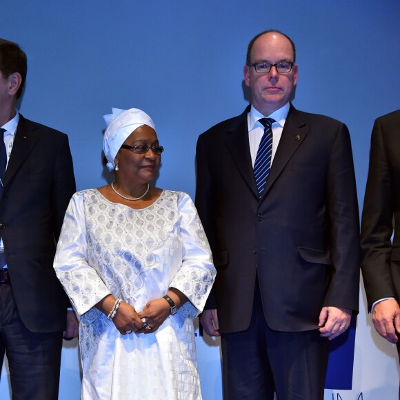 Aminata Maiga Keita, la première dame du Mali, et le prince Albert II de Monaco participaient à la cérémonie d'ouverture du forum international "Peace and Sport" au Grimaldi Forum à Monaco le 25 novembre 2015. © Bruno Bebert / Bestimage