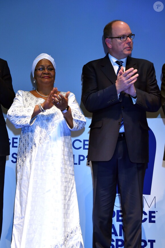 Aminata Maiga Keita, la première dame du Mali, et le prince Albert II de Monaco participaient à la cérémonie d'ouverture du forum international "Peace and Sport" au Grimaldi Forum à Monaco le 25 novembre 2015. © Bruno Bebert / Bestimage