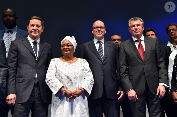 Aminata Maiga Keita, la première dame du Mali, et le prince Albert II de Monaco participaient à la cérémonie d'ouverture du forum international "Peace and Sport" au Grimaldi Forum à Monaco le 25 novembre 2015. © Bruno Bebert / Bestimage