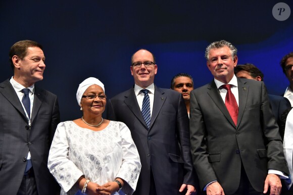 Aminata Maiga Keita, la première dame du Mali, et le prince Albert II de Monaco participaient à la cérémonie d'ouverture du forum international "Peace and Sport" au Grimaldi Forum à Monaco le 25 novembre 2015. © Bruno Bebert / Bestimage