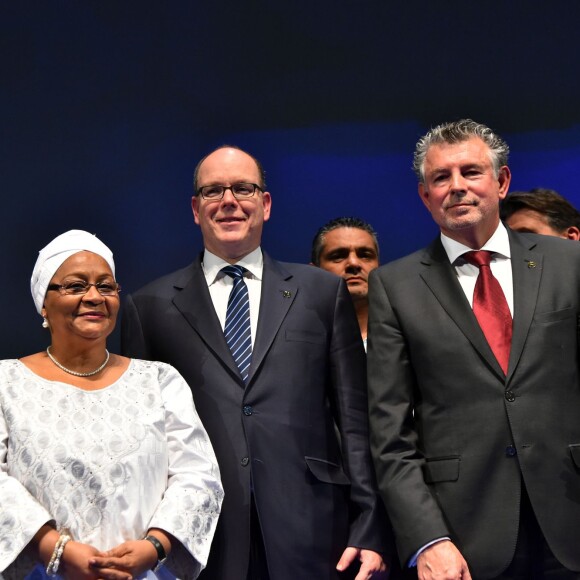 Aminata Maiga Keita, la première dame du Mali, et le prince Albert II de Monaco participaient à la cérémonie d'ouverture du forum international "Peace and Sport" au Grimaldi Forum à Monaco le 25 novembre 2015. © Bruno Bebert / Bestimage