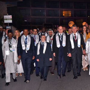 Le prince Albert II de Monaco participe à une marche pour la paix entouré par Joël Bouzou, le président fondateur de l'association Peace and Sport, de la première dame du Mali, Mme Aminata Maiga Keita, de nombreuses personnalités sportives et politiques du monde entier ainsi que des anonymes à Monaco le 25 novembre 2015. Cette marche est organisée dans le cadre du 8ème Peace and Sport Forum qui se déroule au Grimaldi Forum du 25 au 27. © Bruno Bebert / Bestimage