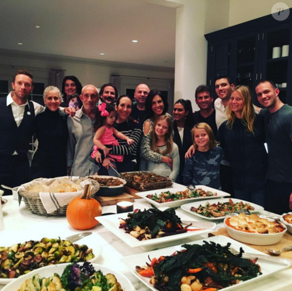 Chris Martin et Gwyneth Paltrow réunis en famille pour Thanksgiving. (photo postée le 27 novembre 2015).