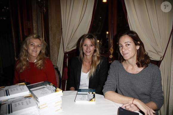 Guest, Sarah Lavoine, Emilie Frèche - Le 38ème cocktail des écrivains dans les salons du Fouquet's à Paris, le 26 novembre 2015. © Marc Ausset-Lacroix