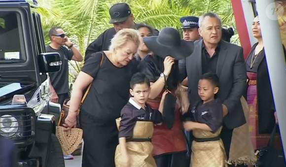 Nadene, veuve de Jonah Lomu, arrivant avec Dhyreille et Brayley, ses fils, au Vodafone Events Center. Jonah Lomu, mort à 40 ans le 18 novembre 2015, a reçu le 28 novembre 2015 à Auckland l'hommage de la communauté des Iles du Pacifique lors d'une cérémonie traditionnelle à l'occasion de la Journée de la famille.