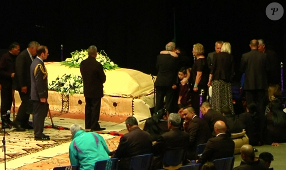 Jonah Lomu, mort à 40 ans le 18 novembre 2015, a reçu le 28 novembre 2015 à Auckland l'hommage de la communauté des Iles du Pacifique lors d'une cérémonie traditionnelle à l'occasion de la Journée de la famille.