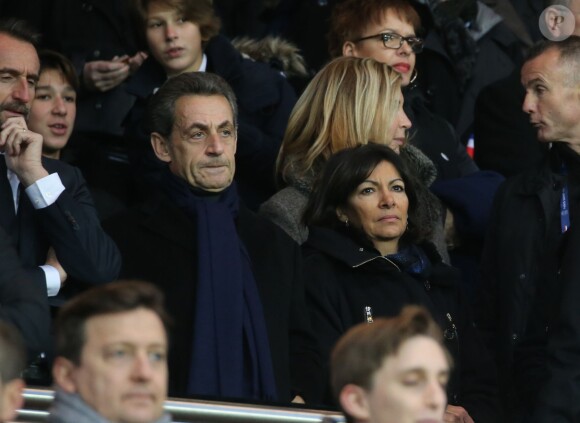 Nicolas Sarkozy, Anne Hidalgo (maire de Paris), Michèle Laroque, son compagnon François Baroin, Manuel Valls - Personnalités lors du match de football Paris Saint-Germain (PSG) -Troyes au Parc des Princes à Paris, le 28 novembre 2015.