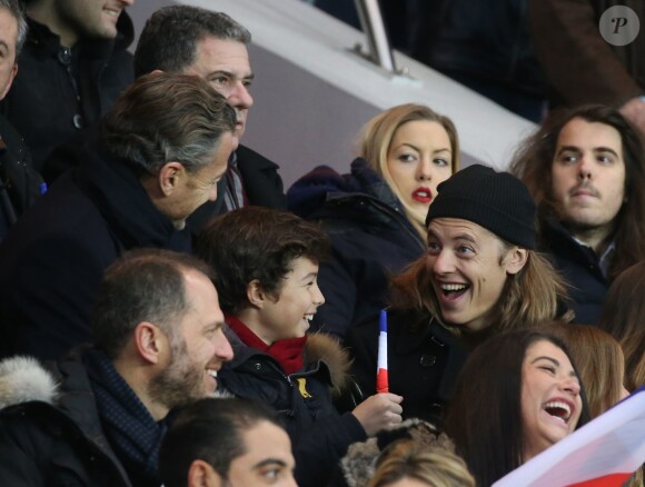 François Sarkozy, son fils et son neveu Pierre Sarkozy - Personnalités lors du match de football Paris Saint-Germain (PSG) -Troyes au Parc des Princes à Paris, le 28 novembre 2015.