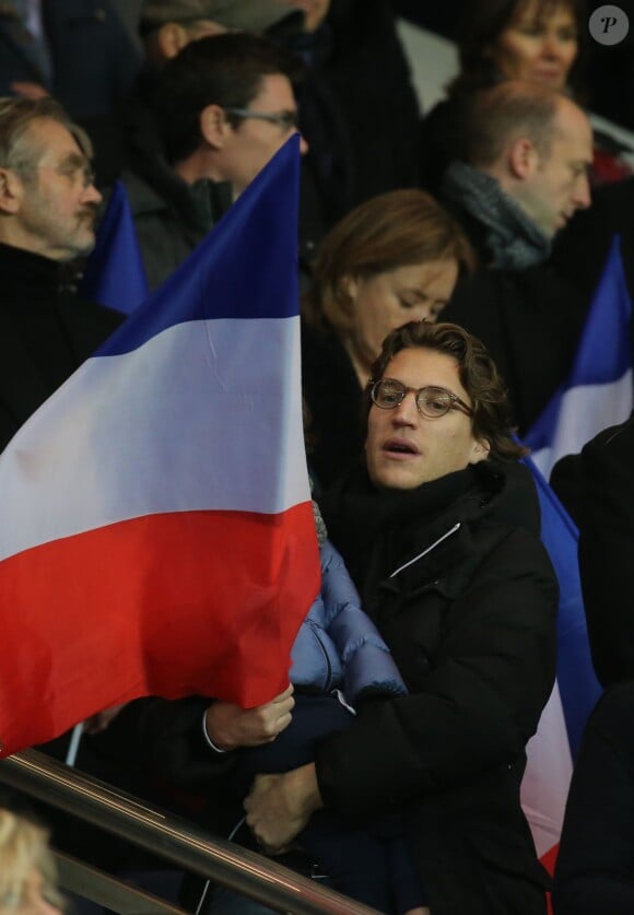 Jean Sarkozy - Personnalités lors du match de football Paris Saint-Germain (PSG) -Troyes au Parc des Princes à Paris, le 28 novembre 2015.