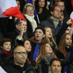 Le fils de François Sarkozy et son cousin Pierre Sarkozy - Personnalités lors du match de football Paris Saint-Germain (PSG) -Troyes au Parc des Princes à Paris, le 28 novembre 2015.
