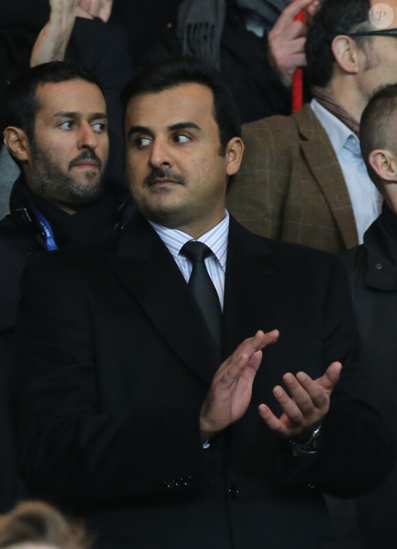 Cheikh Tamim ben Hamad Al Thani - Personnalités lors du match de football Paris Saint-Germain (PSG) -Troyes au Parc des Princes à Paris, le 28 novembre 2015.