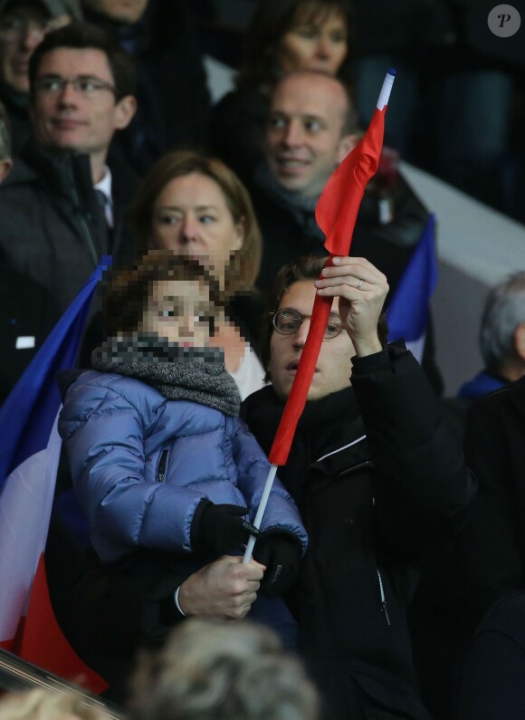 Jean Sarkozy et son fils Solal - Personnalités lors du match de football Paris Saint-Germain (PSG) -Troyes au Parc des Princes à Paris, le 28 novembre 2015.
