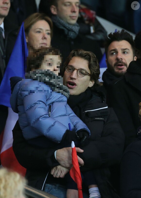 Jean Sarkozy, et son fils Solal, Michaël Youn - Personnalités lors du match de football Paris Saint-Germain (PSG) -Troyes au Parc des Princes à Paris, le 28 novembre 2015.