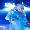 Priscilla Betti et son partenaire dans Danse avec les stars 6, le samedi 28 novembre 2015 sur TF1.