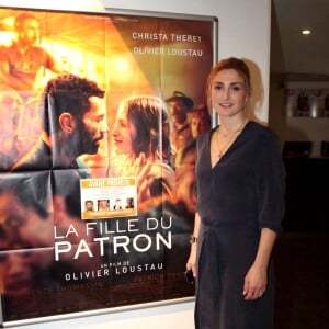 Exclusif - L'actrice et productrice Julie Gayet présente, en avant-première, son film "La fille du patron" au cinéma "Le Select" de Saint-Jean-de-Luz le 28 Novembre 2015.