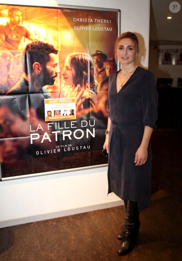 Exclusif - L'actrice et productrice Julie Gayet présente, en avant-première, son film "La fille du patron" au cinéma "Le Select" de Saint-Jean-de-Luz le 28 Novembre 2015.