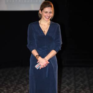 Exclusif - L'actrice et productrice Julie Gayet hilare lors de l'avant-première du film "La fille du patron" au cinéma Le Select de Saint-Jean-de-Luz le 28 Novembre 2015.