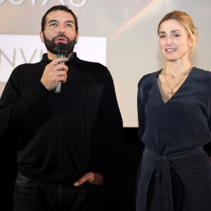 Exclusif - L'actrice et productrice Julie Gayet présente, en avant-première, son film "La fille du patron", en compagnie des membres de son équipe - Olivier Loustau, Stéphane Rideau et Pierre Berriau - au cinéma "Le Select" de Saint-Jean-de-Luz. A cette occasion, l'actrice a rencontré l'ex-internationnal de rugby Pascal Ondarts et le joueur de pelote basque Pampi Laduche. Le 28 Novembre 2015 © Patrick Bernard-Christophe de Prada/ Bestimage Exclusive - No Web No Blog - For Germany Call for price - Julie Gayet presented her new film "La fille du patron" in Saint-Jean-de-Luz, France. On november 28th 201528/11/2015 -