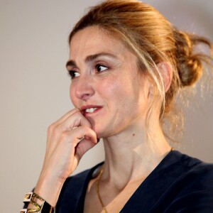 Exclusif - L'actrice et productrice Julie Gayet lors de l'avant-première du film "La fille du patron" au cinéma Le Select de Saint-Jean-de-Luz le 28 Novembre 2015.