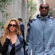 Kobe Bryant et sa femme Vanessa Lain dans les rues de Milan, le 16 avril 2015