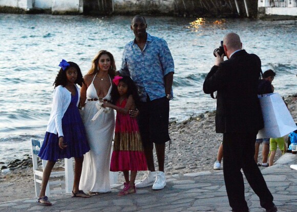 Kobe Bryant, son épouse Vanessa Laine et leurs filles Natalia Diamante and Gianna Maria-Onore sur l'île de Mykonos le 24 juin 2014