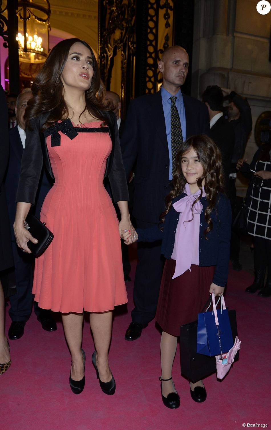 Salma Hayek et sa fille Valentina - Intérieur - Cérémonie des Woman Awards à Madrid, le 20 avril 2015.
