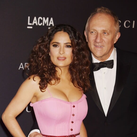 Salma Hayek (habillée en Gucci) et son mari Francois-Henri Pinault lors du Gala "The LACMA 2015 Art+Film" en l'honneur de James Turrell et Alejandro Inarritu à Los Angeles, le 7 novembre 2015.