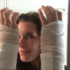 Brooke Shields s'est fait opérer des deux mains pour tenter de guérir le syndrome du canal carpien qui l'a fait souffrir pendant de nombreuses années / photo postée sur Instagram, le 1er décembre 2015.