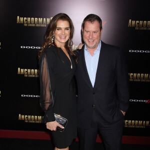 Brooke Shields, son mari Chris Henchy - Premiere du film "Anchorman 2 : The Legend Continues" a New York, le 15 décembre 2013.  Celebrities attend the 'Anchorman 2: The Legend Continues' U.S. premiere at Beacon Theatre on December 15, 2013 in New York City.15/12/2013 - New York