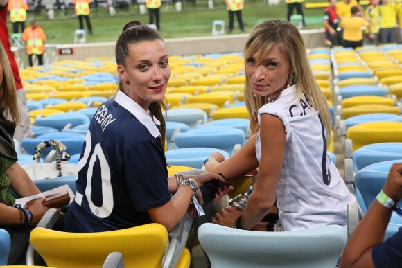 Fanny, la compagne de Loïc Rémy et Fiona Cabaye lors du match de l'équipe de France face à l'Equateur, le 25 juin 2014 au stade Maracanã de Rio