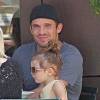 Cam Gigandet avec sa fille Everleigh Rae à Los Angeles, le 12 août 2011.