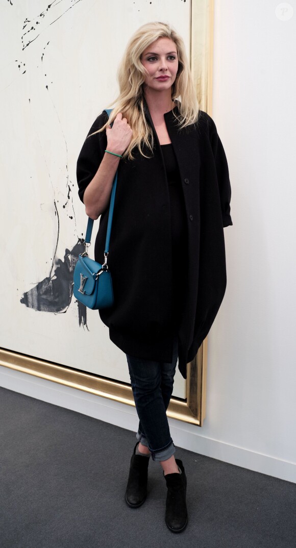 Tamsin Egerton (enceinte) - Vernissage du salon d'art contemporain "Frieze" à Londres le 13 octobre 2015
