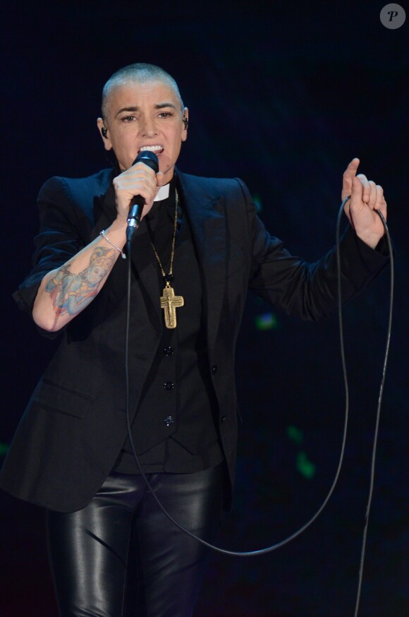 Sinead O'Connor chante sur le plateau de l'émission "Che Tempo Che Fa" à Milan, le 5 octobre 2014