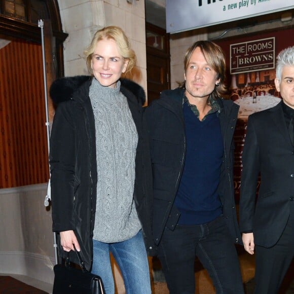 Nicole Kidman quitte le théâtre Noel Coward en compagnie de son mari Keith Urban, après avoir joué la pièce "Photograph 51" à West End à Londres. Le 14 octobre 2015 © CPA