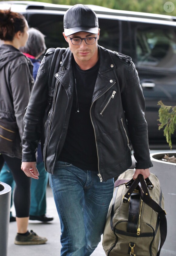 Exclusif - Colton Haynes va prendre un avion à l'aéroport de Vancouver, le 4 avril 2015 après la fin du tournage de la nouvelle saison de la série "Arrow".