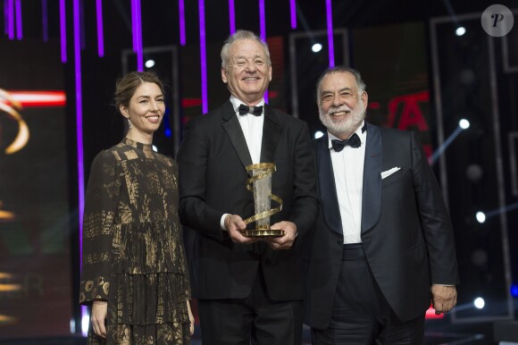 Bill Murray pose avec son prix d'honneur, avec Sofia Coppola et Francis Ford Coppola - Cérémonie d'ouverture du 15ème festival international du film de Marrakech au Maroc le 4 décembre 2015.