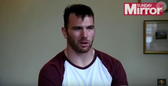 Le joueur Keegan Hirst parle de son homosexualité avec le journal Sunday Mirror. Août 2015