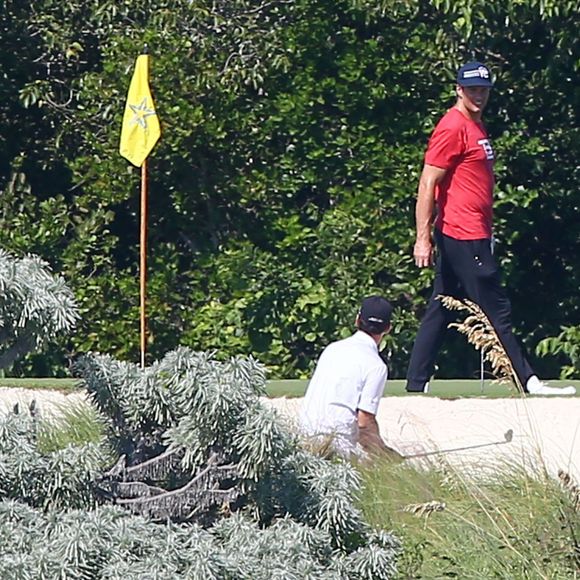 Exclusif - Gisele Bundchen passe des vacances en famille aux Bahamas. Pendant que son mari Tom Brady fait du golf avec un ami, Gisele profite de la plage avec ses enfants Benjamin et Vivian. Le 1er novembre 2015