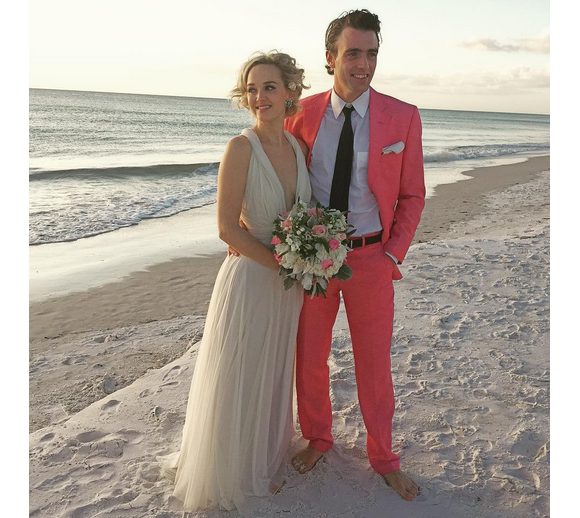 Jess Weixler a épousé son compagnon de longue date Hamish Brocklebank / photo postée sur le compte Instagram de Barbara Mus, le 6 décembre 2015.