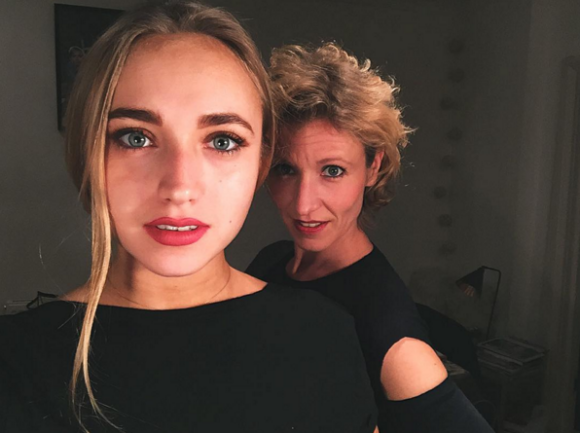 Chloé Jouannet se prend en selfie avec sa mère Alexandra Lamy (photo postée le 7 décembre 2015)