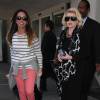 Joan Rivers et sa fille Melissa arrivent à LAX, l'aéroport de Los Angeles, le 1er août 2012